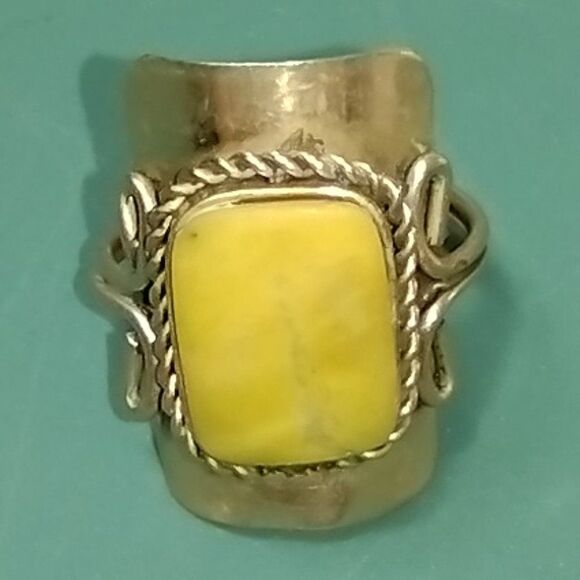 Vintage Silver Metal Ring with Square Cut Yellow Stone, in Rope Turn Setting - Picture 2 of 5